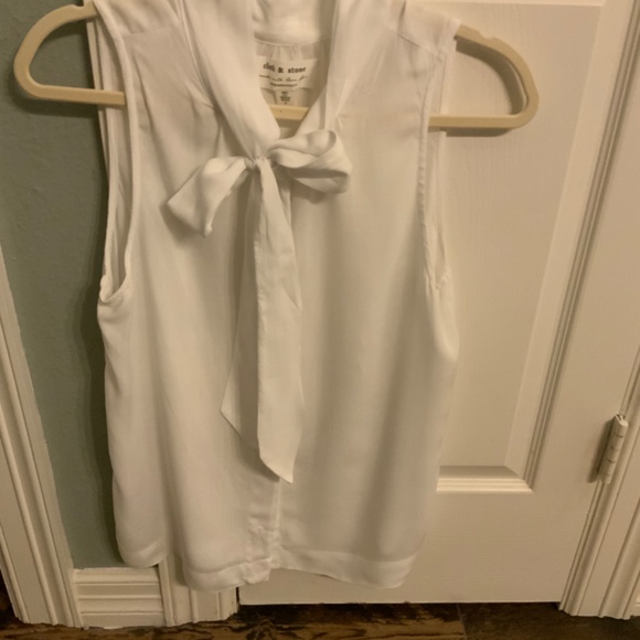 Cloth and Stone blouse size Medium. Great condition and gently worn. No tags. - Picture 3 of 3